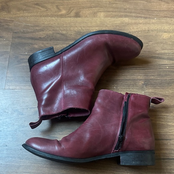 Elegant Maroon Ankle Booties - Picture 2 of 5